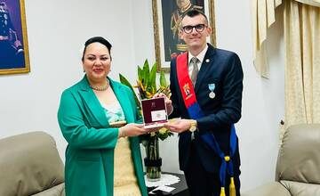 Žilinské združenie vyznamenalo princeznú Lātūfuipeku Halaevalu Mata'aho Napua-o-kalani Lavaka 'Ata Tuku'aho