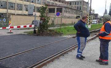 Uzávierka železničného priecestia v Martine sa predlžuje. Práce skomplikovali technické problémy