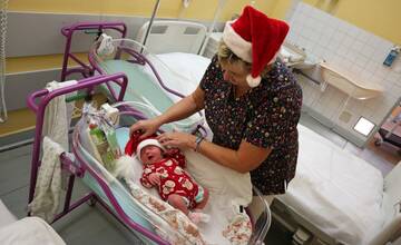 Novorodeniatka zo žilinskej nemocnice dostali svoje prvé mikulášske nádielky