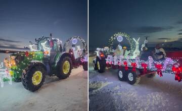 VIDEO: V oravskej obci oslávili Mikuláša vo veľkom štýle. Traktor s vlečkou vyzdobili ako vo filme