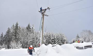 Energetici vyhlásili kalamitu, tisícky domácností sú bez elektriny