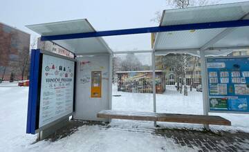 Do poškodenej zastávky MHD na Solinkách sneží a prší. Kedy mesto pristúpi k jej oprave? 