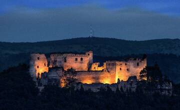 Ozvláštnite svoj Silvester návštevou Lietavského hradu. Kúpou punču či klobásky podporíte vybudovanie mosta