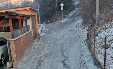FOTO: Na Kysuciach stekajú horské vody na cesty. Tie sa menia na ľadové plochy a ohrozujú vodičov