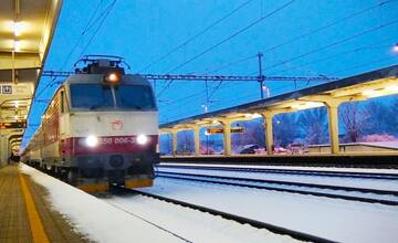 V meste pod Tatrami už rýchliky nezastavujú. Obyvatelia spisujú petíciu, na prestup čakajú aj hodinu