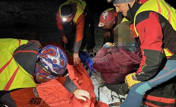 Turista sa zranil pri zostupe do Vrátnej doliny, pomohli mu horskí záchranári