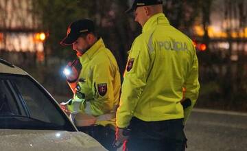 Opitý Kysučan narazil do auta stojaceho pred obchodom, spôsobil škodu cez 5-tisíc eur