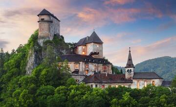 Oravský hrad navštívilo minulý rok cez 160-tisíc ľudí, Hrad Strečno sa vyšplhal takmer na 46-tisíc