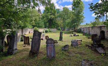 Židovské cintoríny v Rajci a Nižnom Kelčove sa môžu stať národnými kultúrnymi pamiatkami