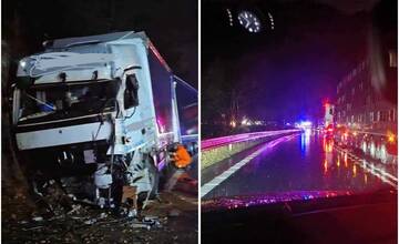 Na ceste pod Strečnom sa stala veľká nehoda. Zrazili sa dva kamióny s autom 