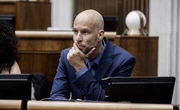 Poslanec progresívcov neinformoval žilinských lekárov o svojom zdravotnom stave, vzdal sa mandátu