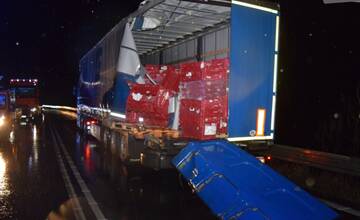 FOTO: Detaily hrozivej nehody v Strečne. Poľský kamión dostal šmyk, všetci účastníci náraz prežili