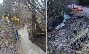 FOTO: V Žilinskom kraji hrozí nebezpečný dážď a povodne. Na Orave sa zosunul breh potoka