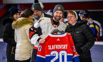 FOTO: Rehoľná sestra zo Žiliny vyhrala dres slávneho hokejistu. Radosť teraz rozdáva ďalej