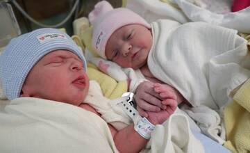 Minulý rok na Valentína sa v žilinskej nemocnici narodili dvojičky. Ako vyzerajú dnes?