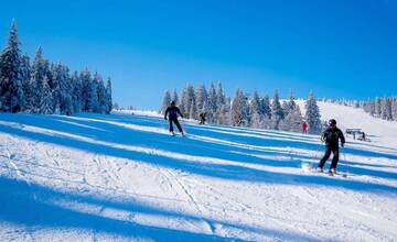 Jarné prázdniny môžete stráviť na svahu. Takéto sú podmienky v lyžiarskych strediskách