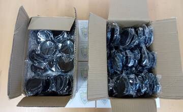 Žilinskí colníci zadržali falzifikáty z Číny. K objednávateľovi sa už nedostanú