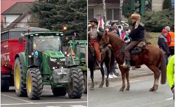 FOTO: Farmári z Oravy protestujú v traktoroch aj na koňoch. Dopravu riadi polícia