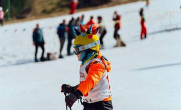 FOTO: Vo Vrátnej dnes pretekali najmenší lyžiari a snowboardisti. Jánošíkova valaštička sa konala už 64-krát
