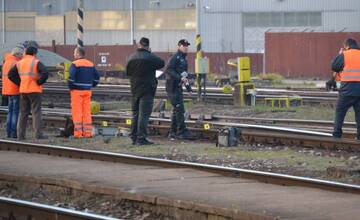 Vlakom idúcim cez Žilinu to posledné dni nejde. Včera sa roztrhla súprava, dnes horí meniareň