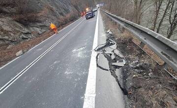 Padajúce skaly pod Strečnom zachytia siete a betónové zábrany. Počas prác bude odstavená doprava