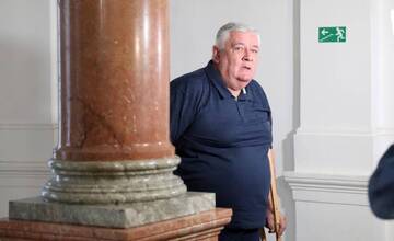 Ján Slota sa mal vo štvrtok postaviť pred súd. Termín pojednávania zrušili