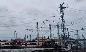 Zo železničnej trate v Žiline ukradli 300 metrov káblu. Spôsobili tým obrovské meškania vlakov