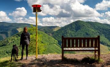 Tip na výlet: Na vrchu Čipčie nájdete fotogenickú lavičku, po ceste vás čaká niekoľko vyhliadok