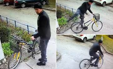 VIDEO: Prišiel po vlastných a odišiel na cudzom. Nepoznáte muža, ktorý v Martine ukradol bicykel?