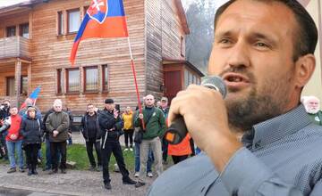 Pred žilinskou väznicou znela reč popierača holokaustu Magáta. Chce kandidovať spoza mreží