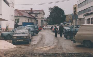 FOTO: V šuplíku ležali desiatky rokov. Pozrite si snímky Čadce z 90. rokov