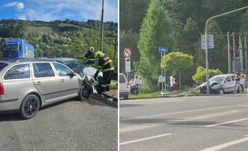 FOTO: V Strážove skončilo auto v stĺpe, posádka je zranená. K ďalšej nehode došlo aj v Bytči
