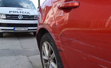 Opitý ukrajinský vodič sa trestu nevyhne. Na ceste v Strečne nabúral do auta a ušiel