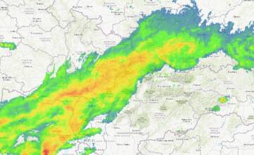 Nad naše územie sa presúvajú prvé búrky, v utorok ráno môže mrznúť
