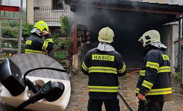 Nečakaný požiar v obci pri Žiline. Rodinu ohrozila obyčajná nabíjačka