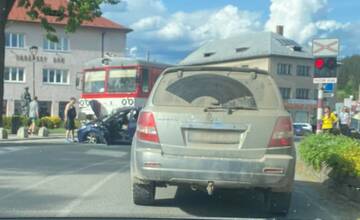 FOTO: Na Kysuciach sa zrazilo auto s vlakom. Nehoda obmedzila aj železničnú dopravu