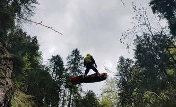 FOTO: Poľský turista spadol v Jánošíkových dierach z rebríka rovno do potoka. So zraneniami skončil v nemocnici