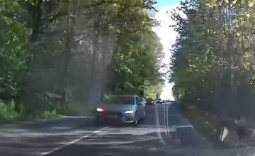 VIDEO: Vodič na Orave natesno obiehal cez plnú čiaru, takmer spôsobil čelnú zrážku
