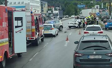 Piatok vodičom na žilinských cestách nepraje. Na Kragujevskej sa zrazili tri osobné autá