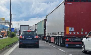 V Žiline sa stala veľká nehoda, zrazilo sa päť áut. Tvoria sa rozsiahle kolóny