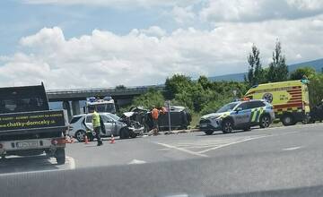 Na Orave došlo k nehode, podľa svedkov je tragická. Jedna osoba vyletela z auta