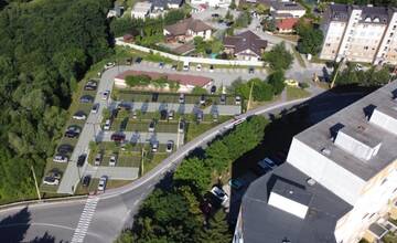 Parkovisko na Ulici Mateja Bela čaká na stavebné povolenie. Mesto si na jeho vybudovanie vzalo úver