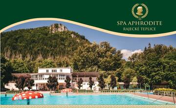 Kúpanie v termálnom bazéne s výhľadom na Skalky? Navštívte kúpalisko Laura v Rajeckých Tepliciach