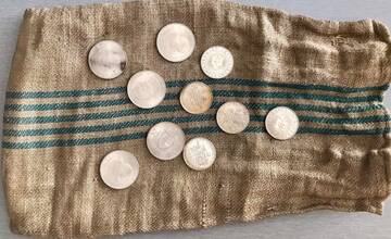 FOTO: V centre Žiliny našli poklad. Ukrýval vyše 800 strieborných mincí