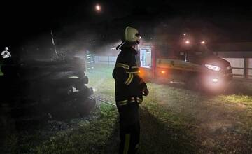 Neprajník v noci podpálil pripravenú Jánsku vatru v Belej. Hasiči za 4 hodiny postavili novú