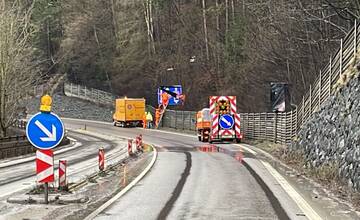 Nestabilný svah na ceste pod Strečnom budú spevňovať. Práce budú stáť 3,5 milióna eur