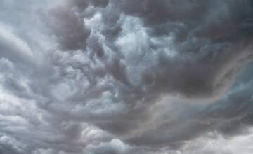 Opäť nás schladia búrky. Výstraha druhého stupňa platí pre viaceré okresy v Žilinskom kraji