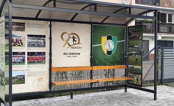 Obec na Kysuciach skutočne žije futbalom. Jeho 90-ročnú históriu približuje už aj autobusová zastávka