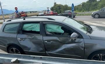 Na križovatke v Turci mal nehodu ďalší motorkár. Po zrážke s autom je vážne zranený