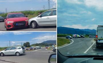 Na obchádzkovej trase Strečna sa zrazili tri autá. Domáci nazývajú križovatku zakliatou